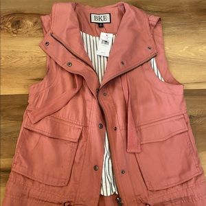 🤩NWT BKE Vest! Large.